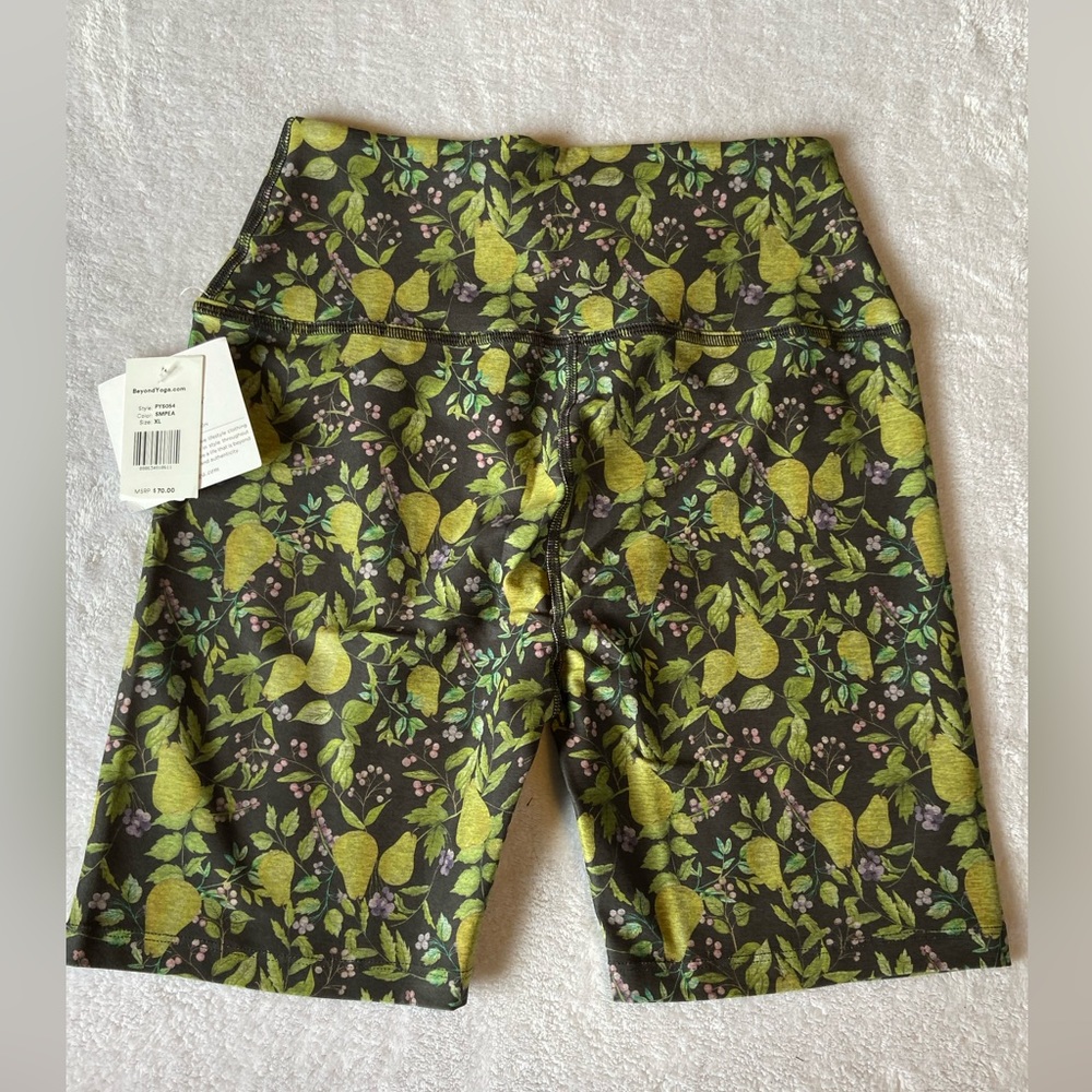 NWT 🍐Beyond Yoga Shorts♠️ - Picture 4 of 5